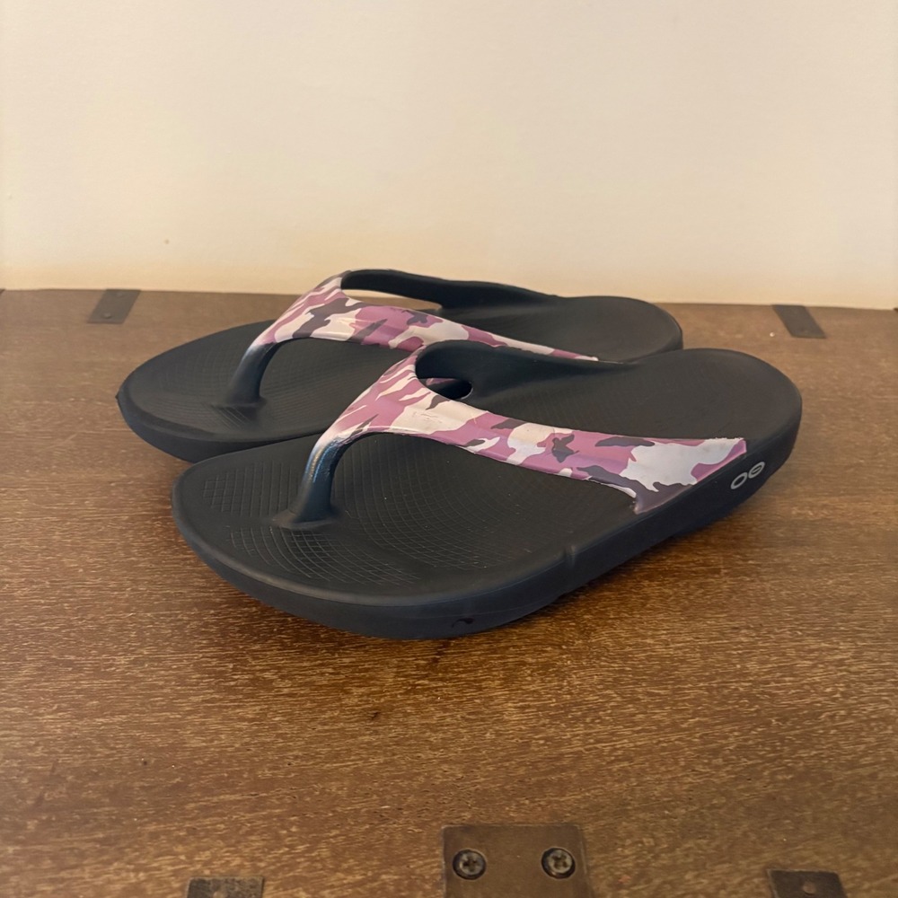 OOFOS OOriginal‎ Sport Black Purple Camo Recovery Sandal Womens Size 7 EU 38